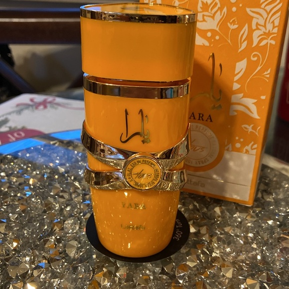 🎄 NWT Yara perfume - Picture 4 of 7